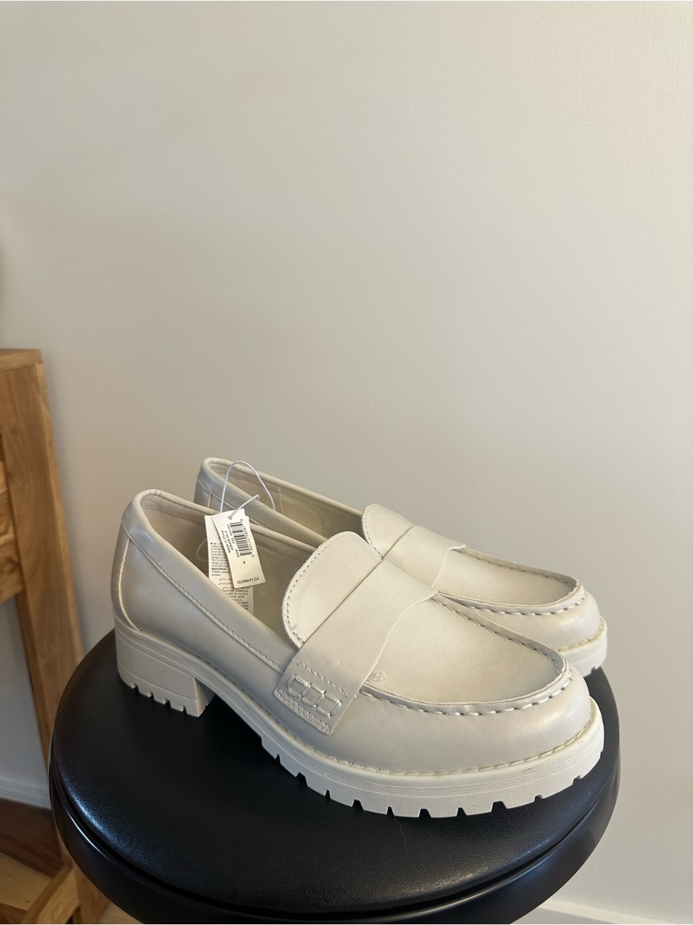 Old Navy Chunky Lug Sole Loafers Cream Size 9 NWT
